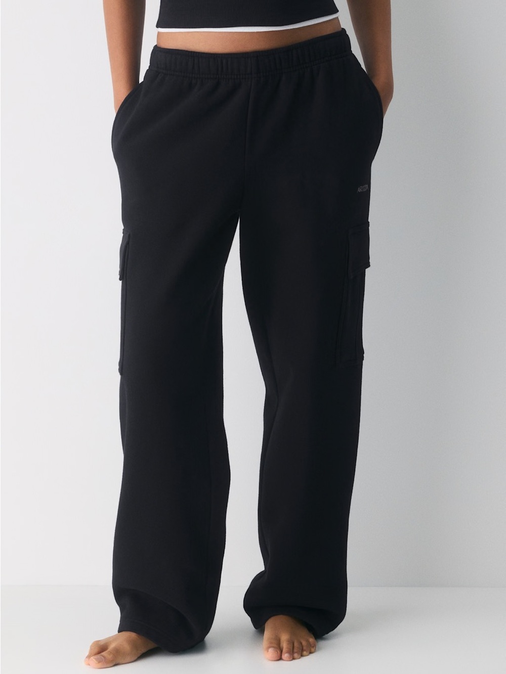 NWT - Aritzia Cozy Sweatfleece Mega Cargo™ Sweatpant - Black - Size XS, Regular